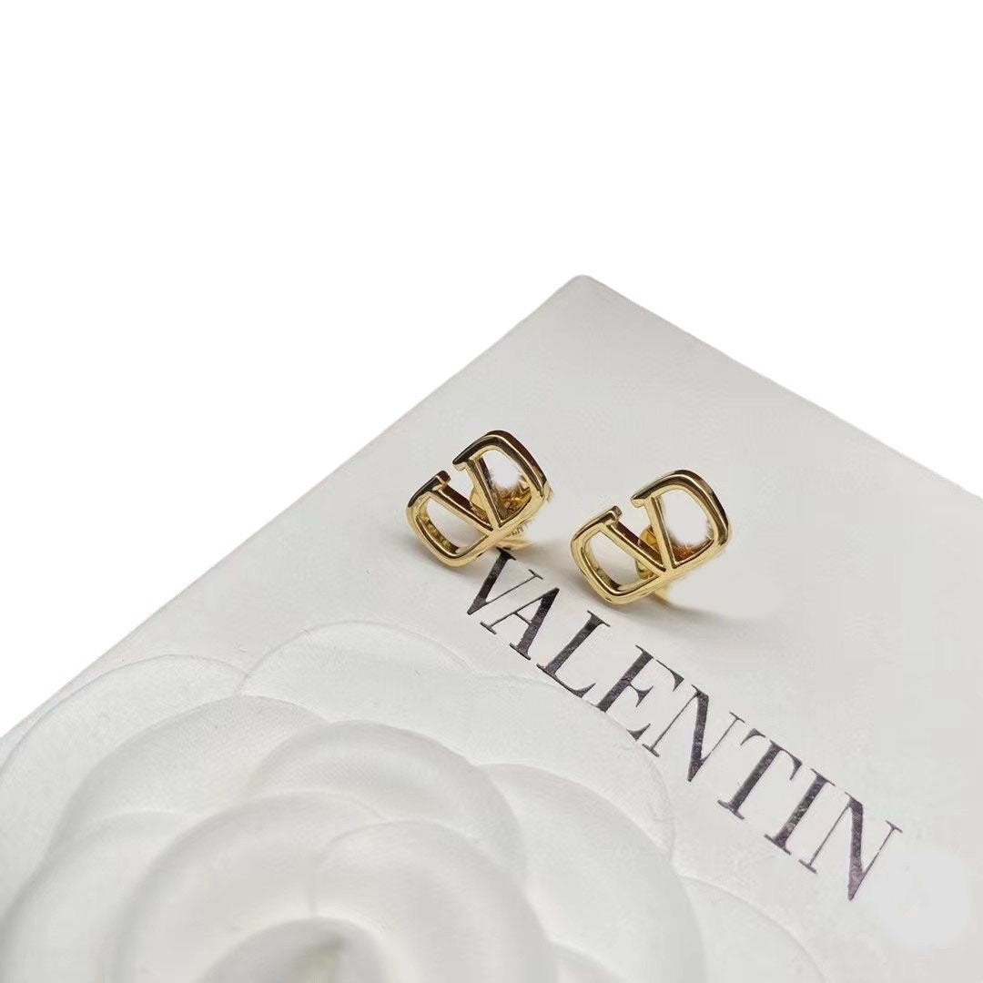 V-shaped Stud Earrings for Women, 925 Sterling Silver Hypoallergenic, Minimalist Elegant Fashion Jewelry, Versatile Trendy Ear Studs