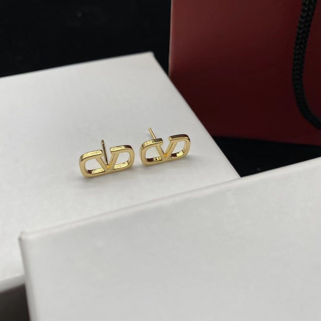 V-shaped Stud Earrings for Women, 925 Sterling Silver Hypoallergenic, Minimalist Elegant Fashion Jewelry, Versatile Trendy Ear Studs